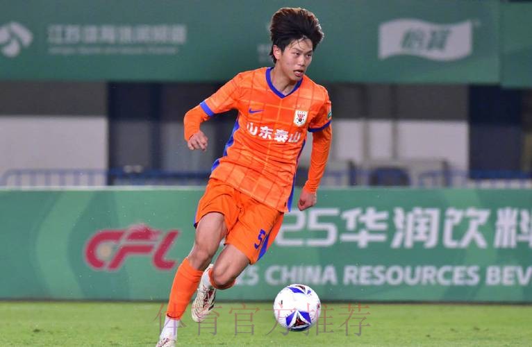 博主：之前有俱乐部给彭啸开出8位数转会费，但泰山不打算卖