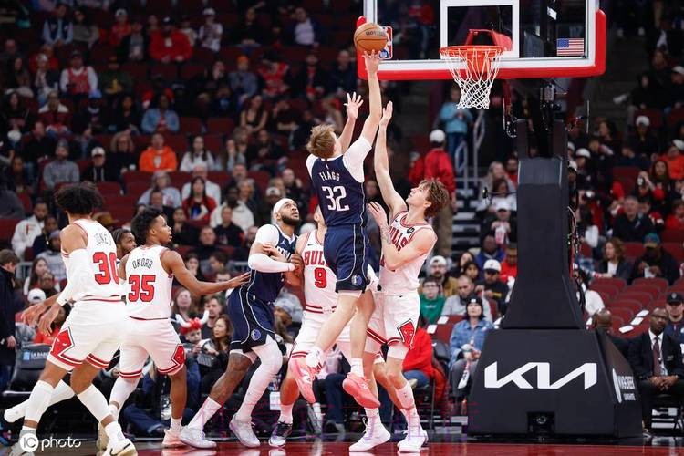 怀特22分 公牛战胜独行侠 怀特22分 公牛战胜独行侠